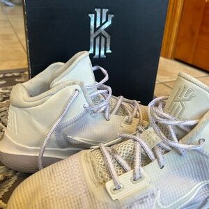 Nike Kyrie Flytrap 4 EP White Purple Pulse